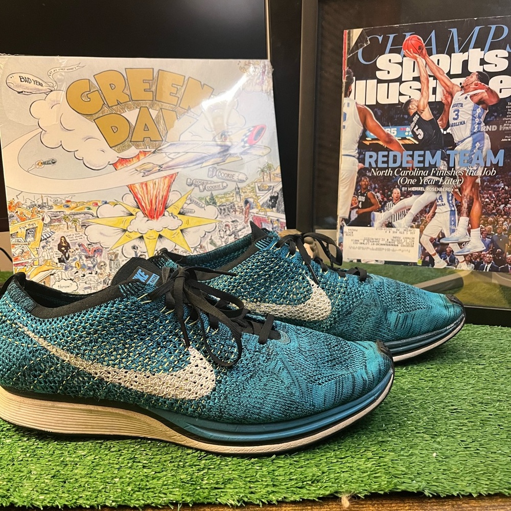 Nike Flyknit Racer - Picture 2 of 4